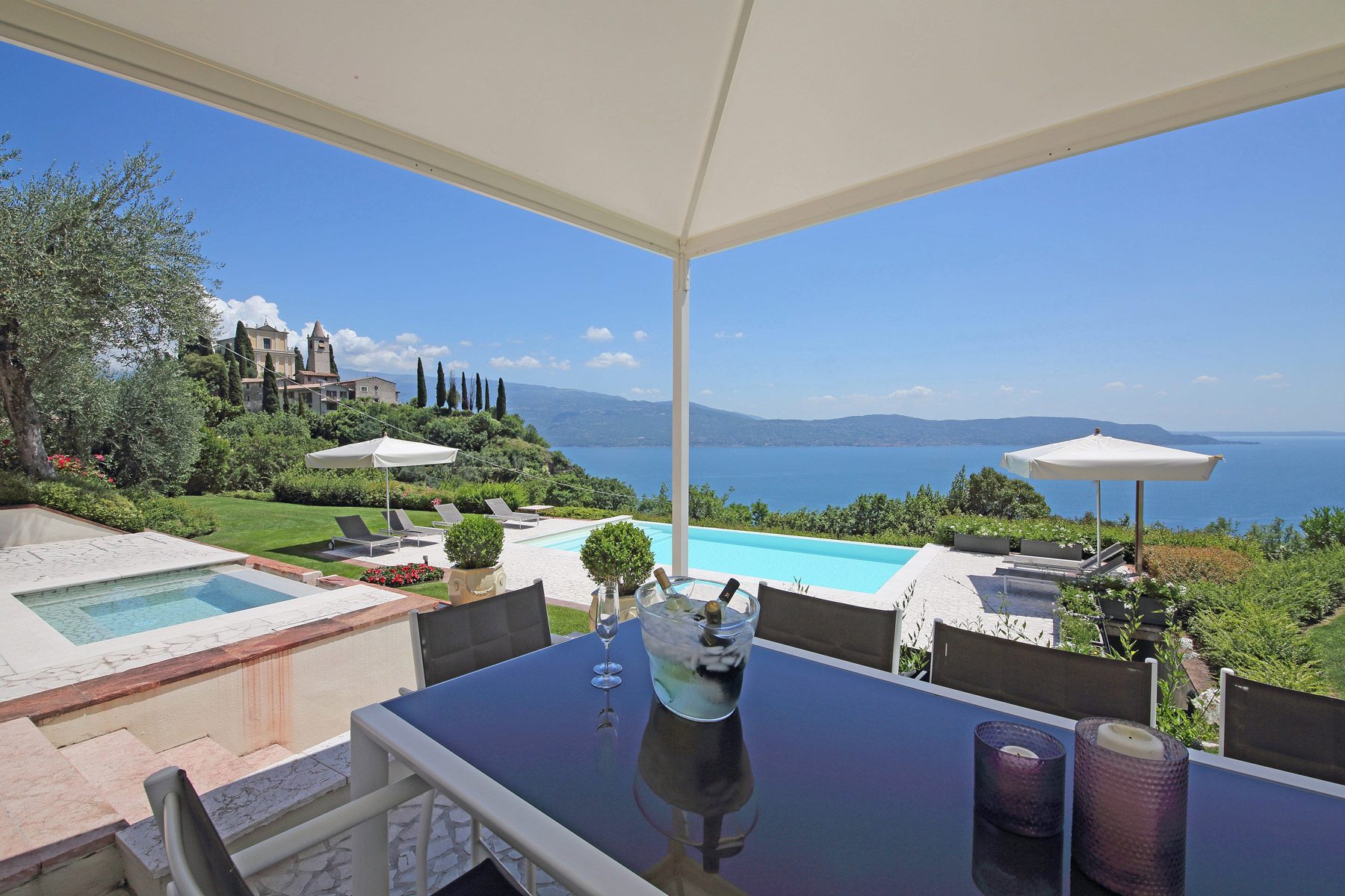 Lakeview Splendid Villa thumbnail 24