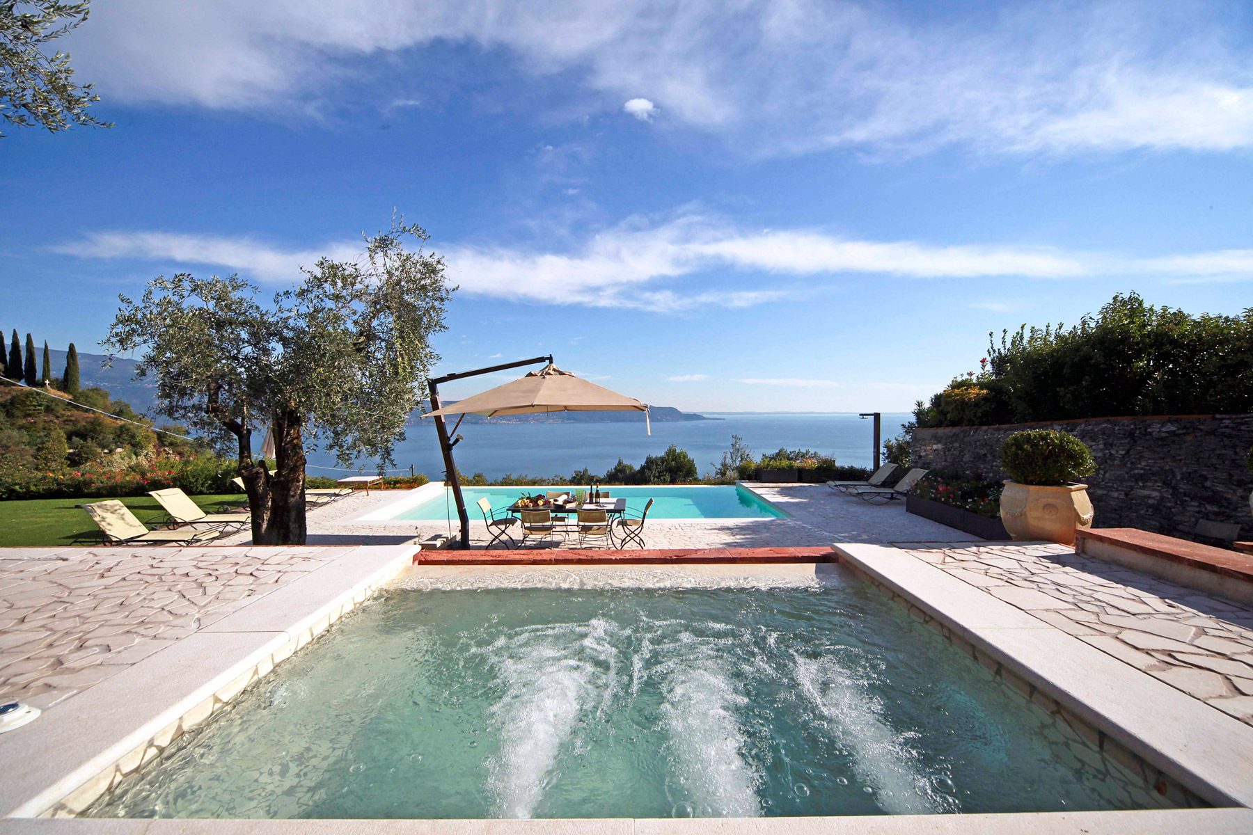 Lakeview Splendid Villa thumbnail 10