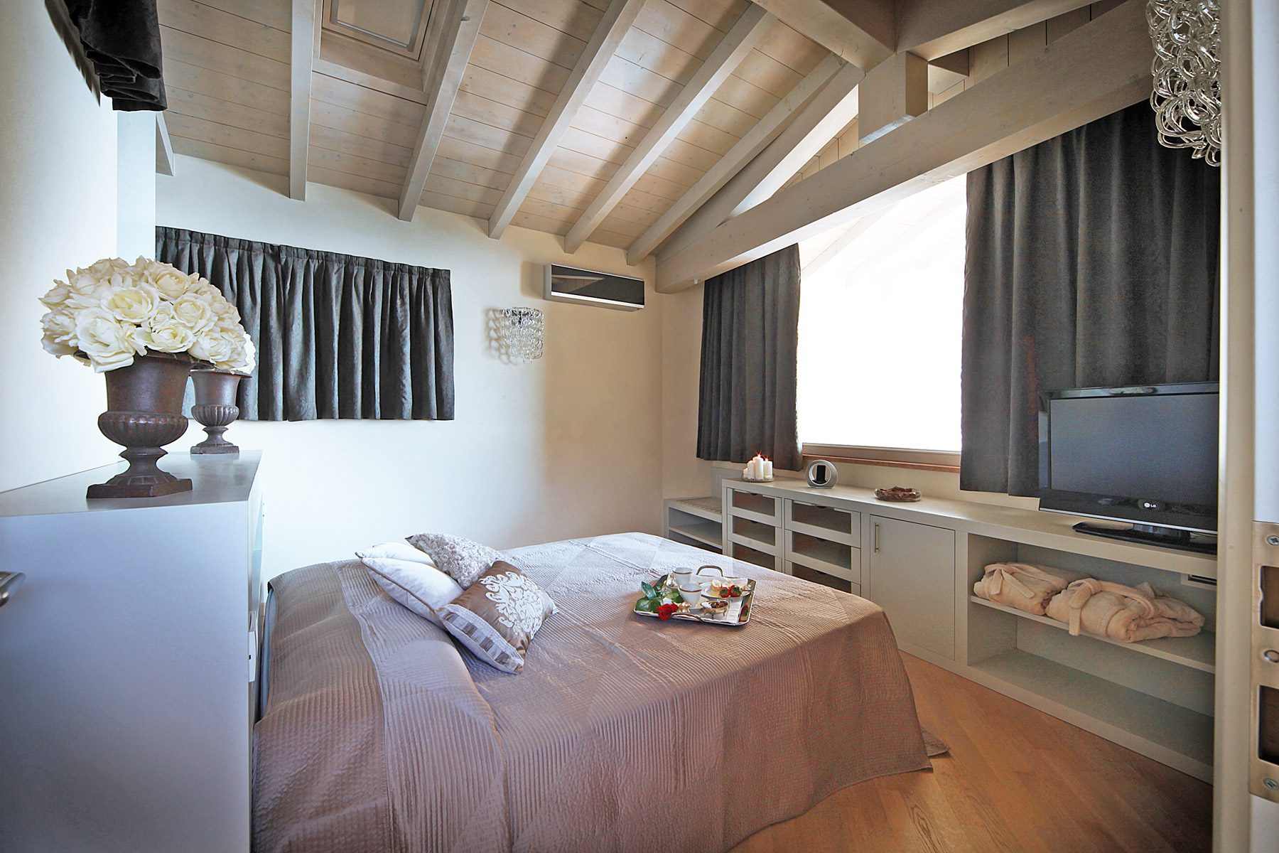 Lakeview Splendid Villa thumbnail 19