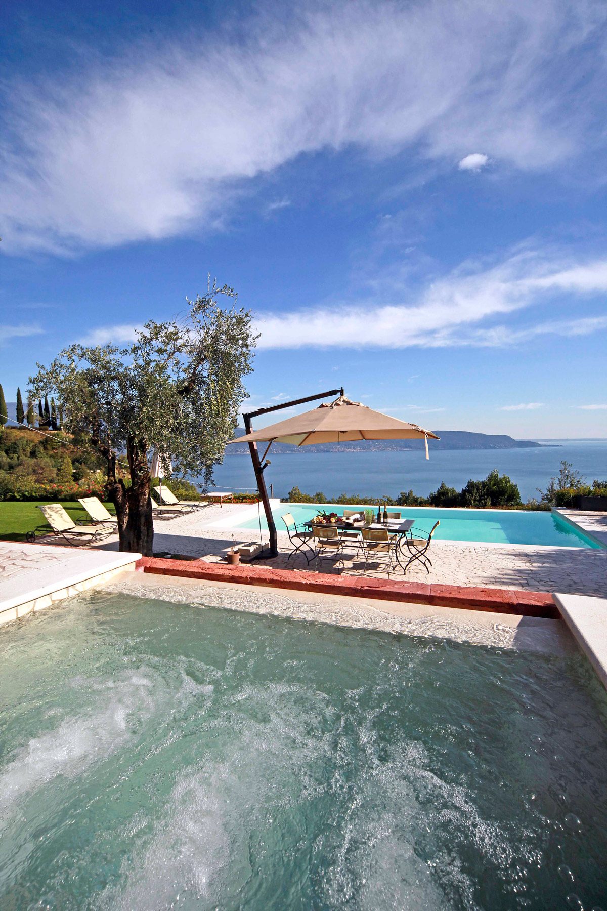 Lakeview Splendid Villa thumbnail 12