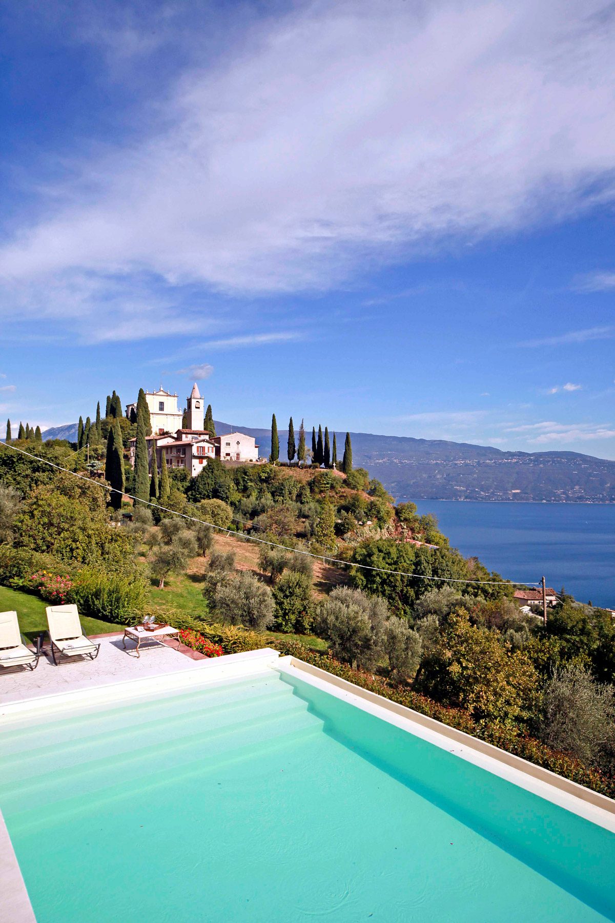 Lakeview Splendid Villa thumbnail 6