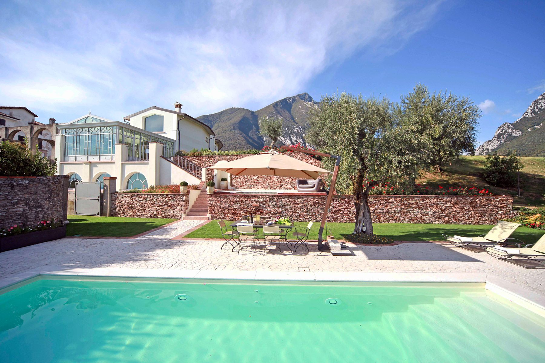 Lakeview Splendid Villa thumbnail 11
