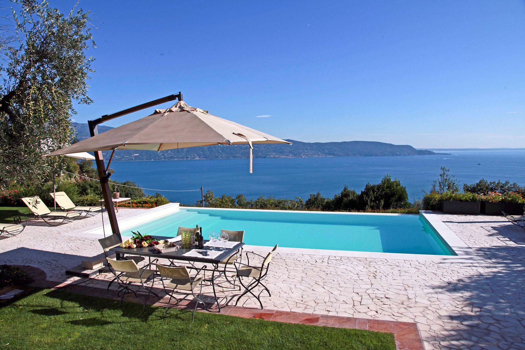 Lakeview Splendid Villa thumbnail 7