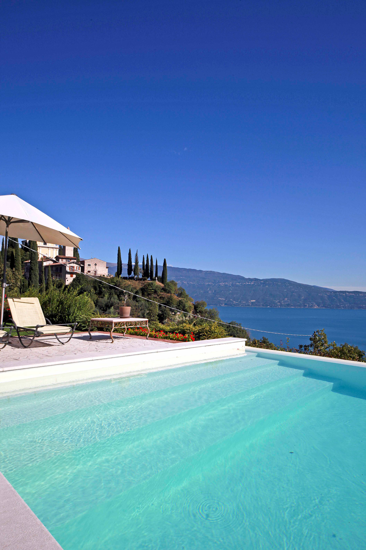 Lakeview Splendid Villa thumbnail 9