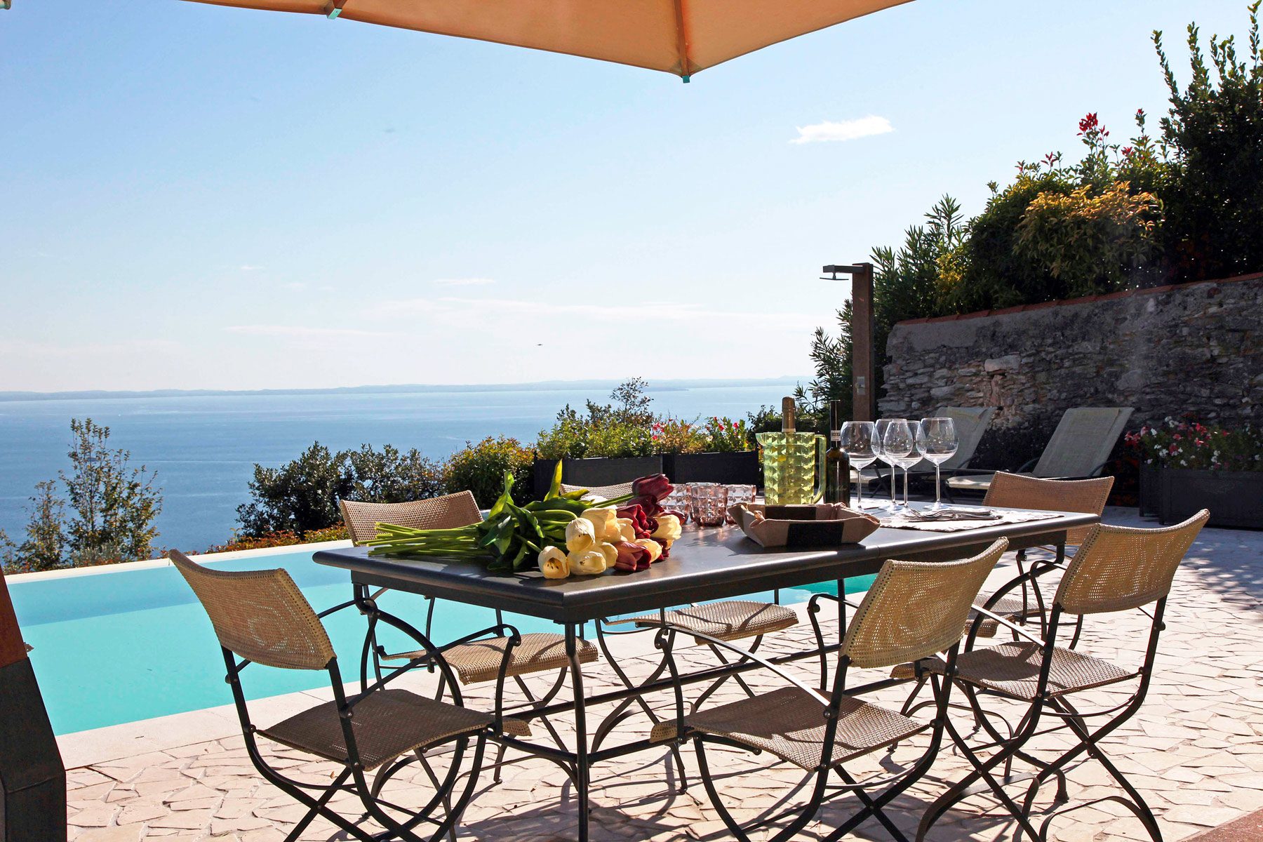 Lakeview Splendid Villa thumbnail 2